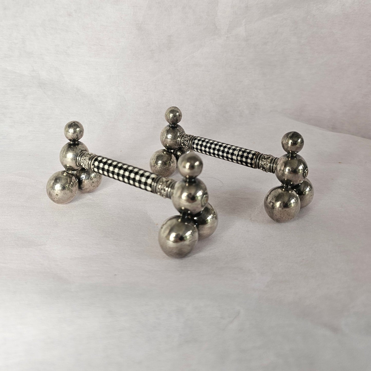 KNIFE REST- STERLING SILVER HOUNDSTOOTH PATTERN