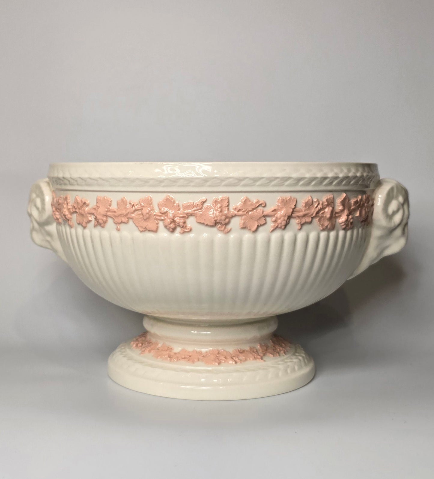 WEDGEWOOD OF ETRURIA & BARLASTON| QUEENS WARE COMPORT