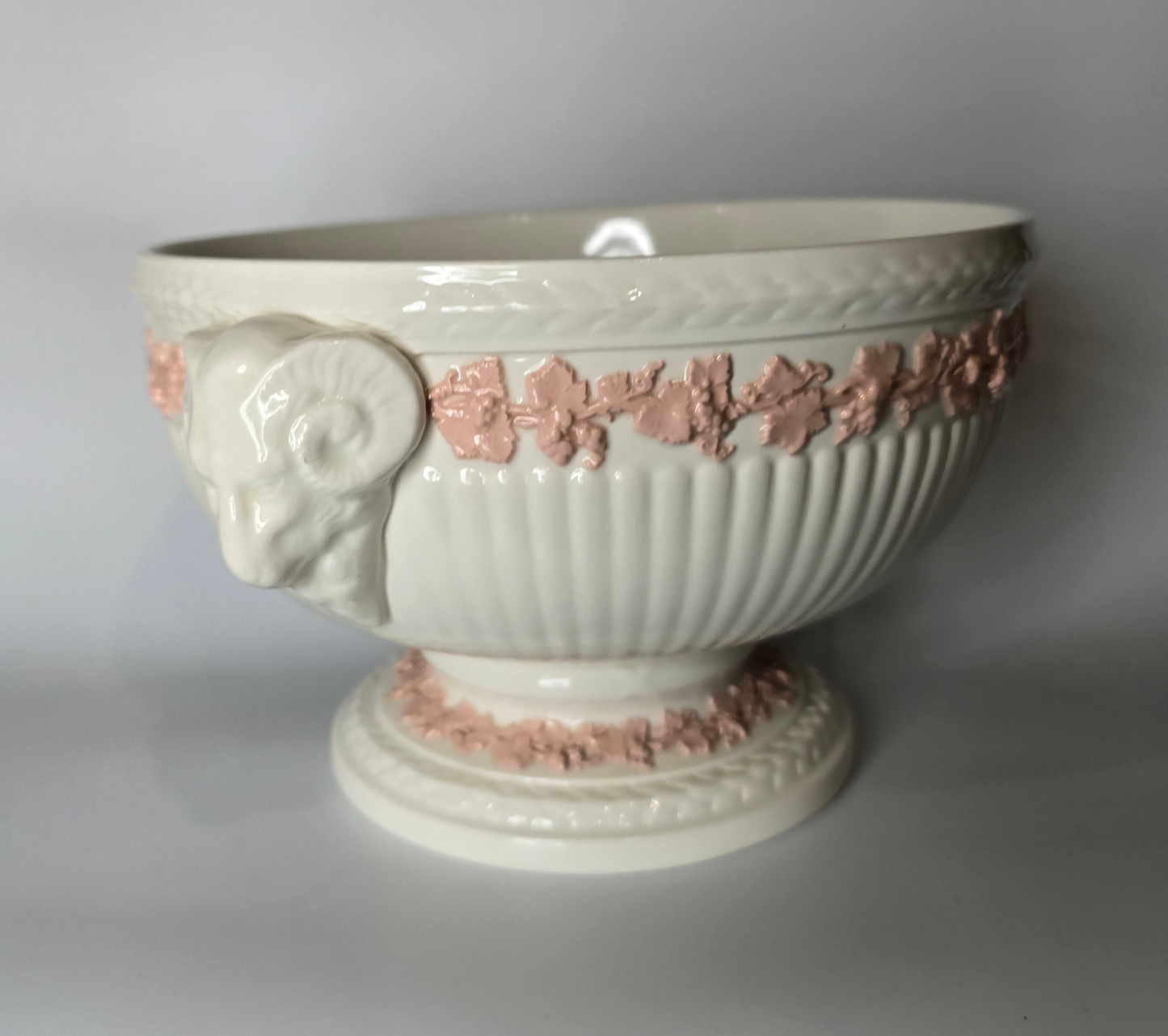 WEDGEWOOD OF ETRURIA & BARLASTON| QUEENS WARE COMPORT
