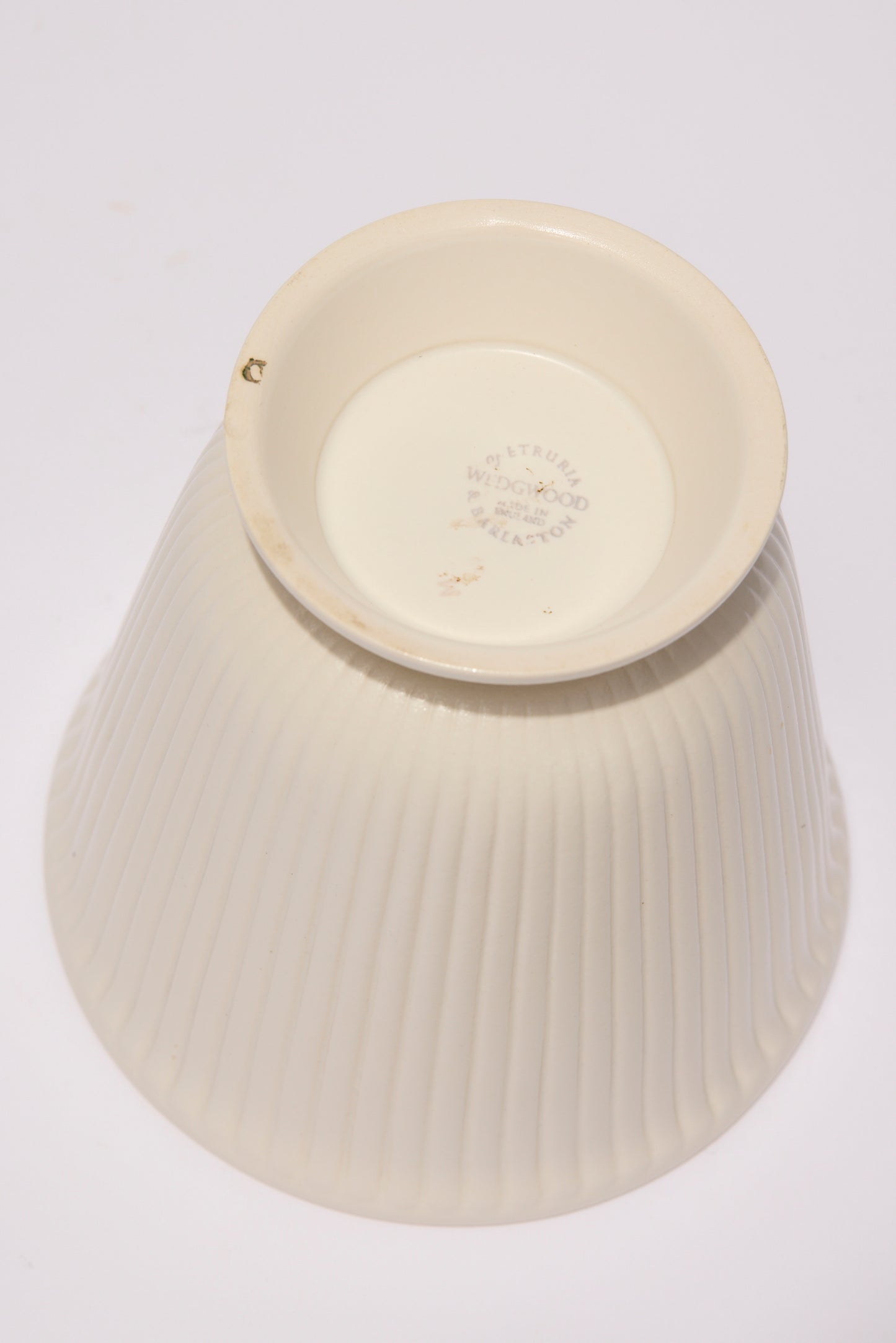 WEDGWOOD OF ETURIA AND BARLASTON | URN-SHAPED VASE