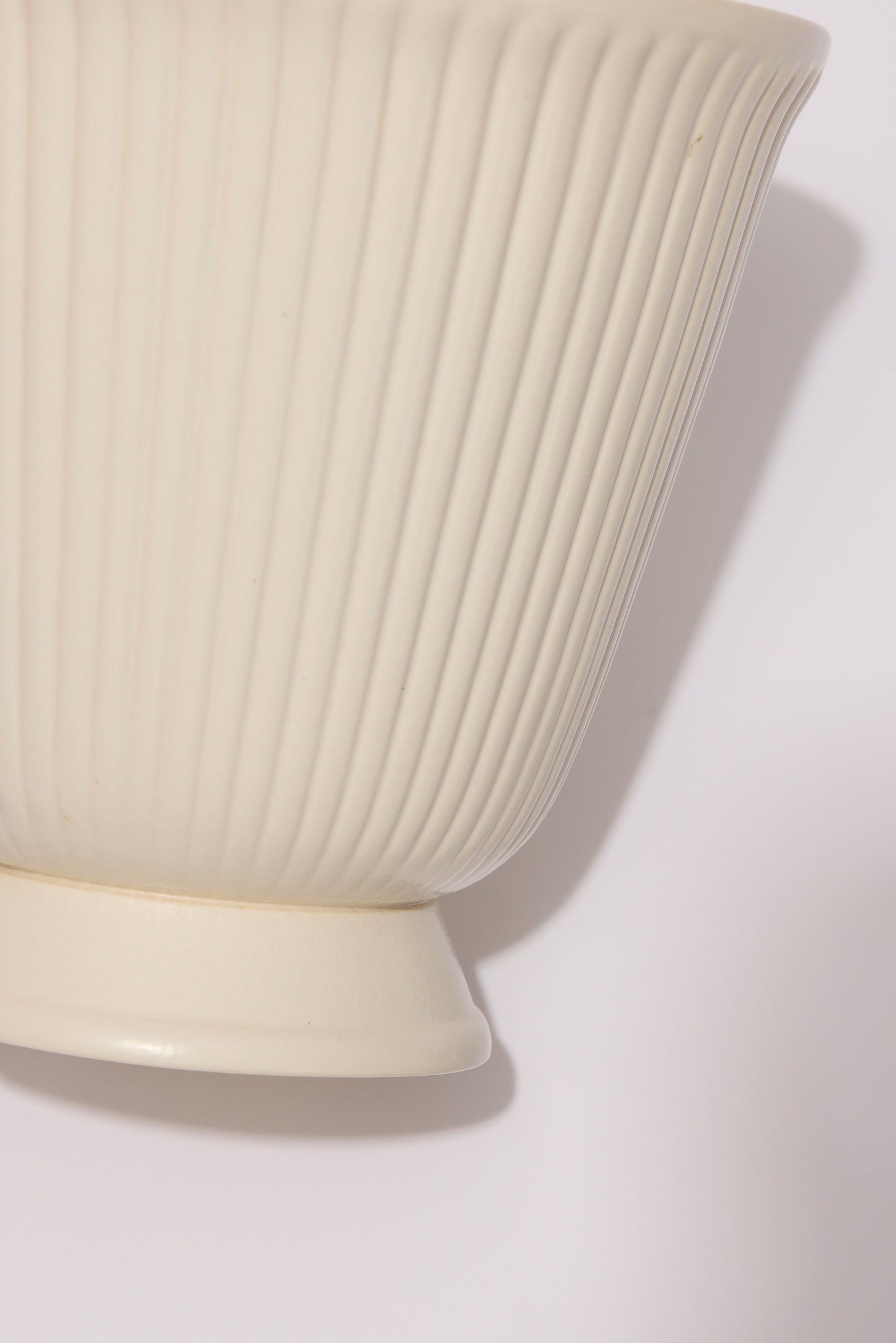 WEDGWOOD OF ETURIA AND BARLASTON | URN-SHAPED VASE