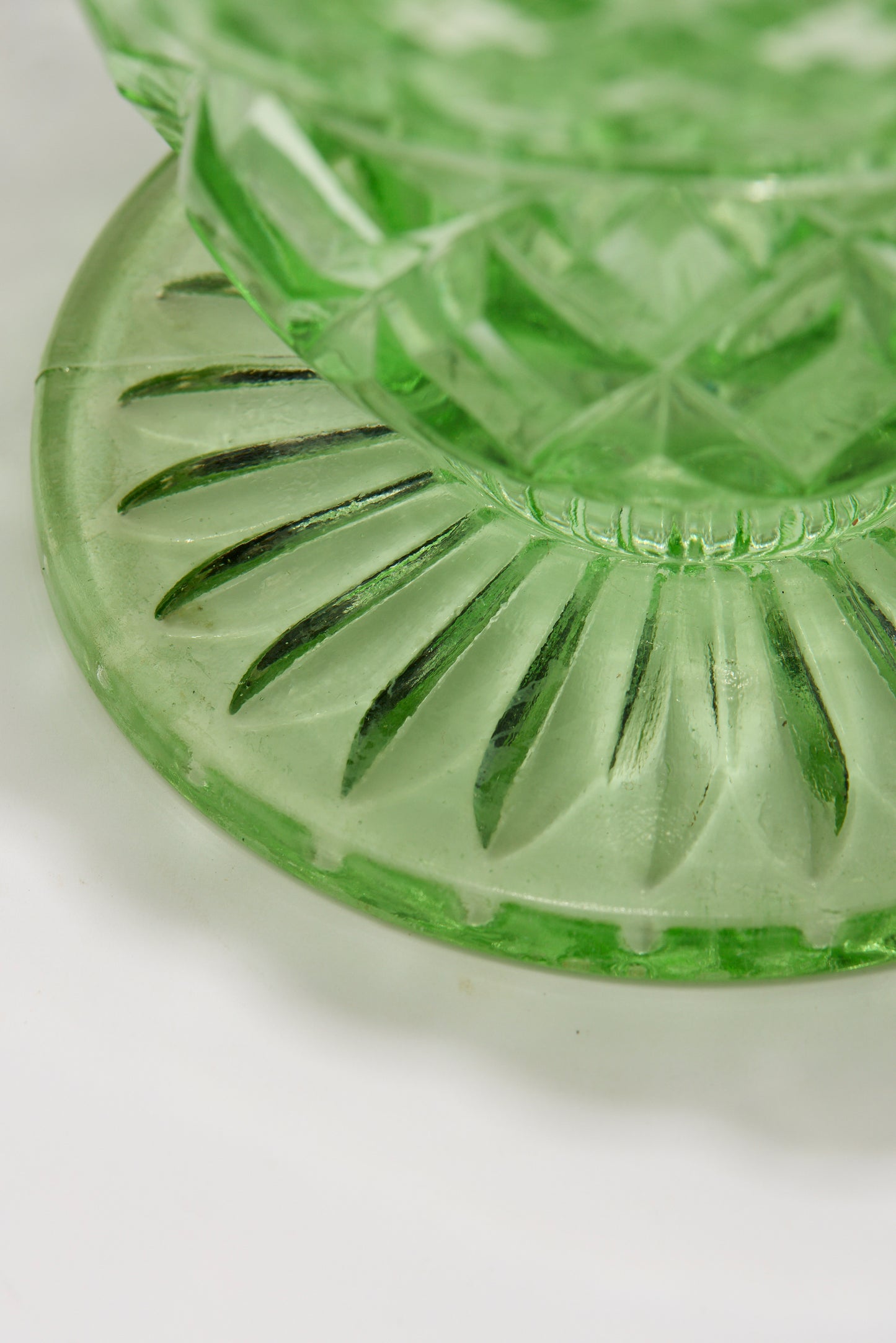 DEPRESSION GLASS | VASE