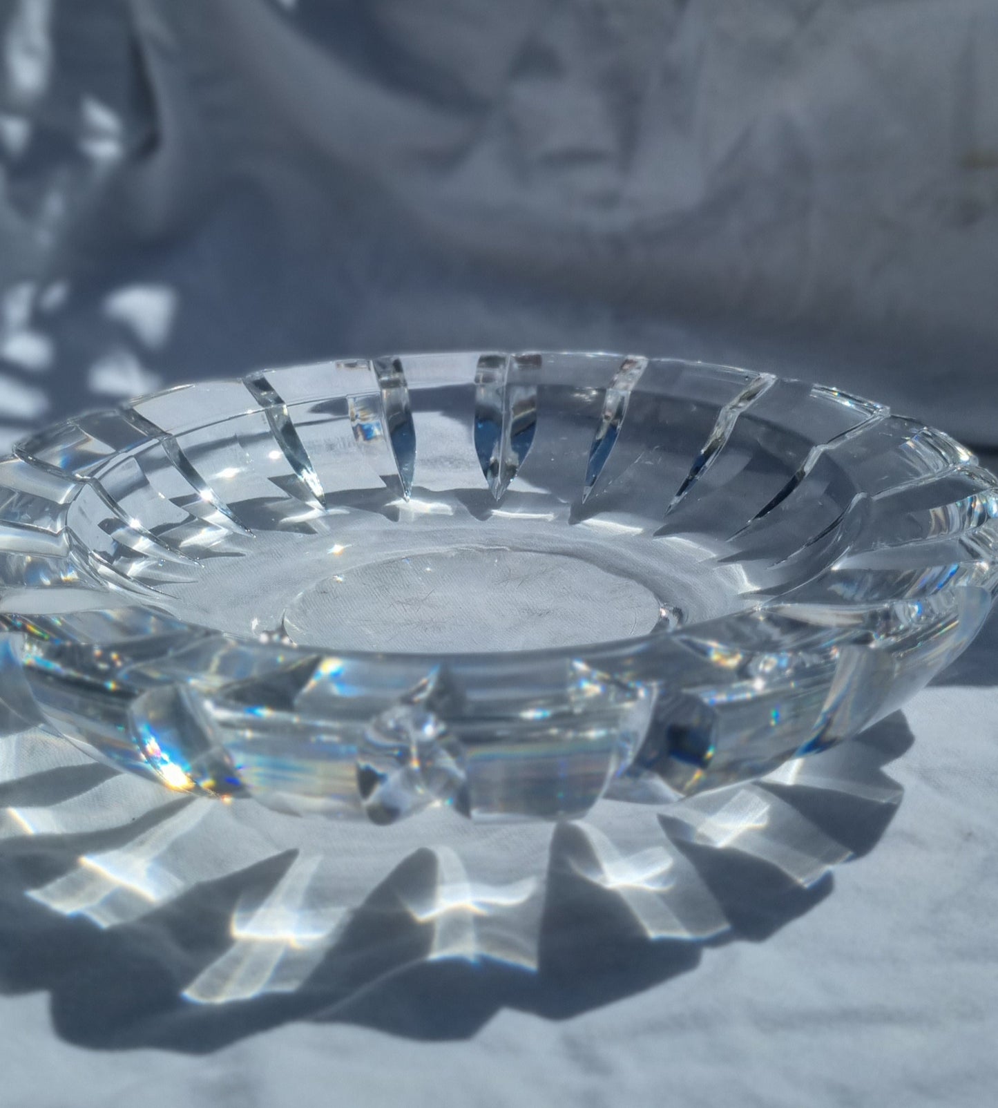 ORREFORS | CRYSTAL FLAT BOWL WITH ART DECO STYLE RIM
