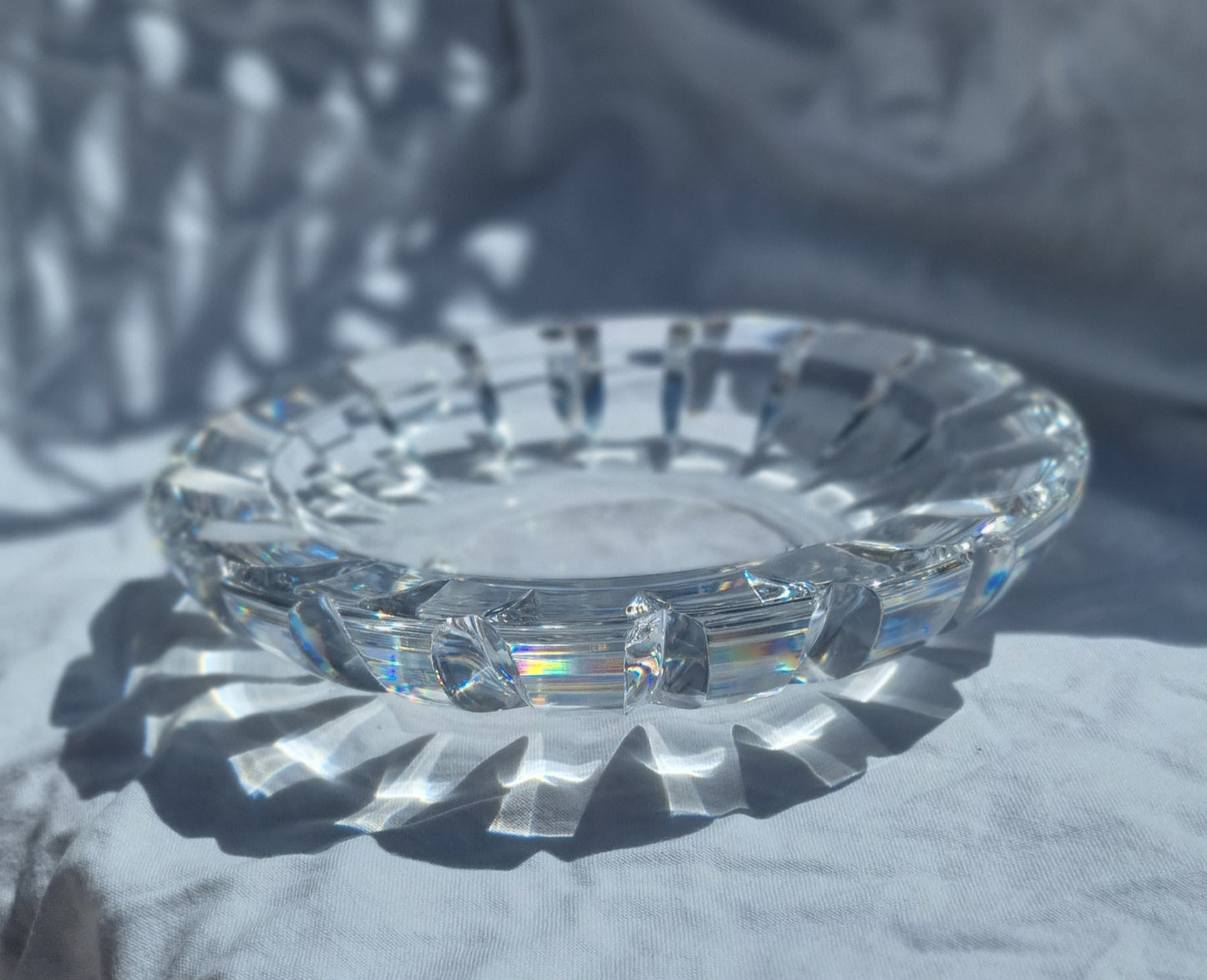 ORREFORS | CRYSTAL FLAT BOWL WITH ART DECO STYLE RIM