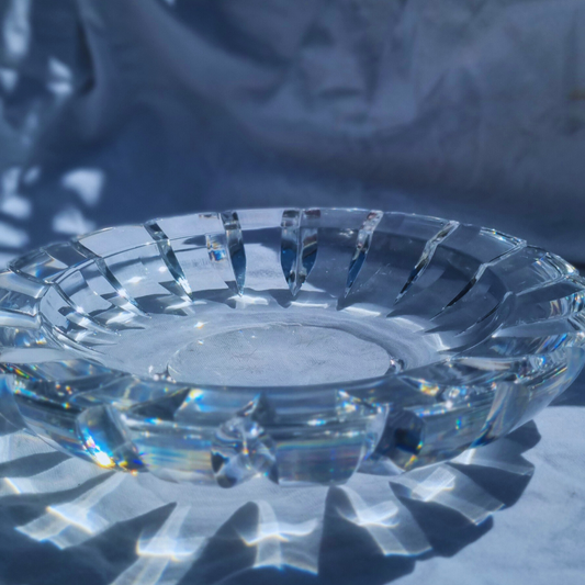 ORREFORS | CRYSTAL FLAT BOWL WITH ART DECO STYLE RIM